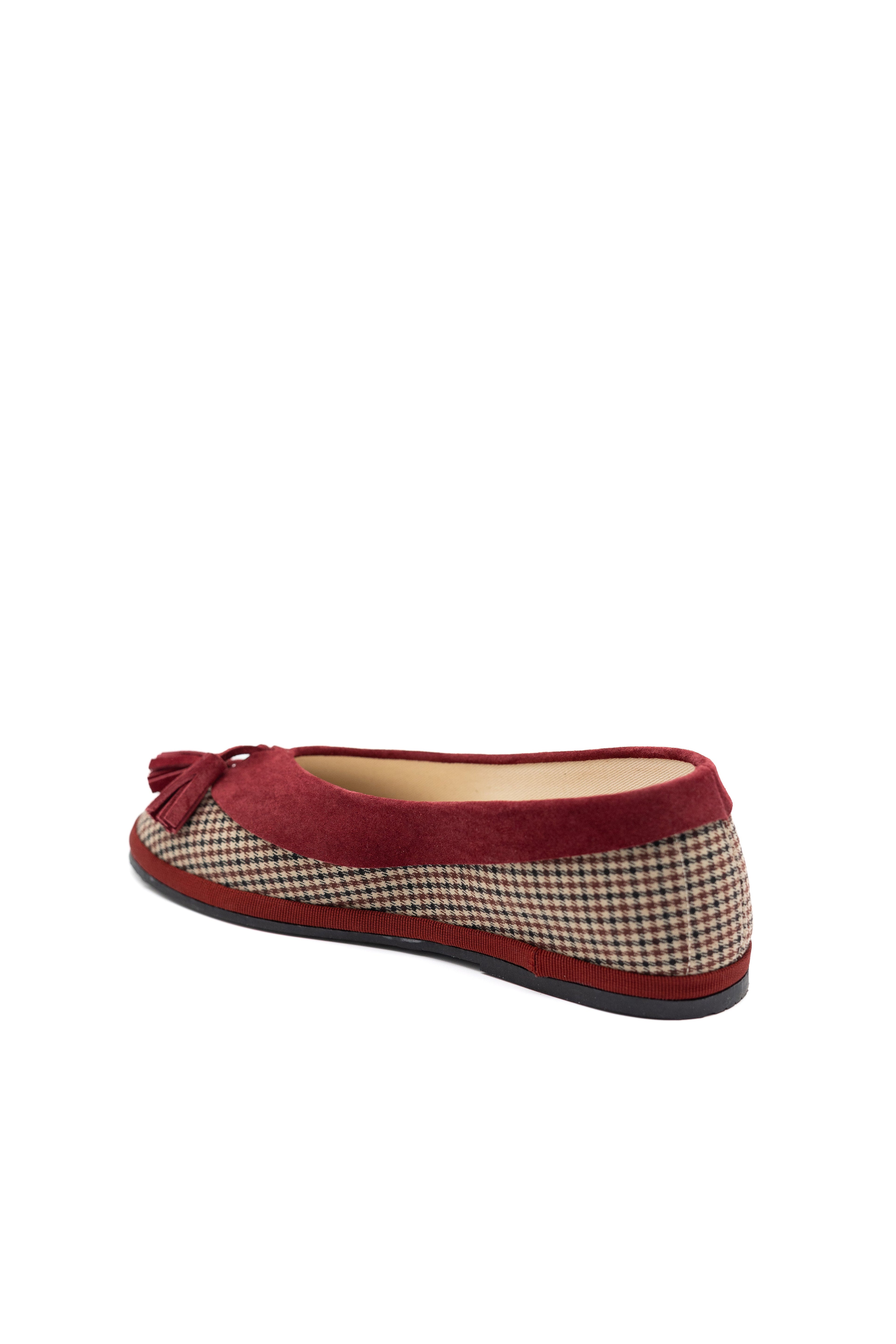 Handcrafted Gondolina Dogaressa ballet flats in scottish tweed and burgundy collar, featuring authentic Venetian design, back view