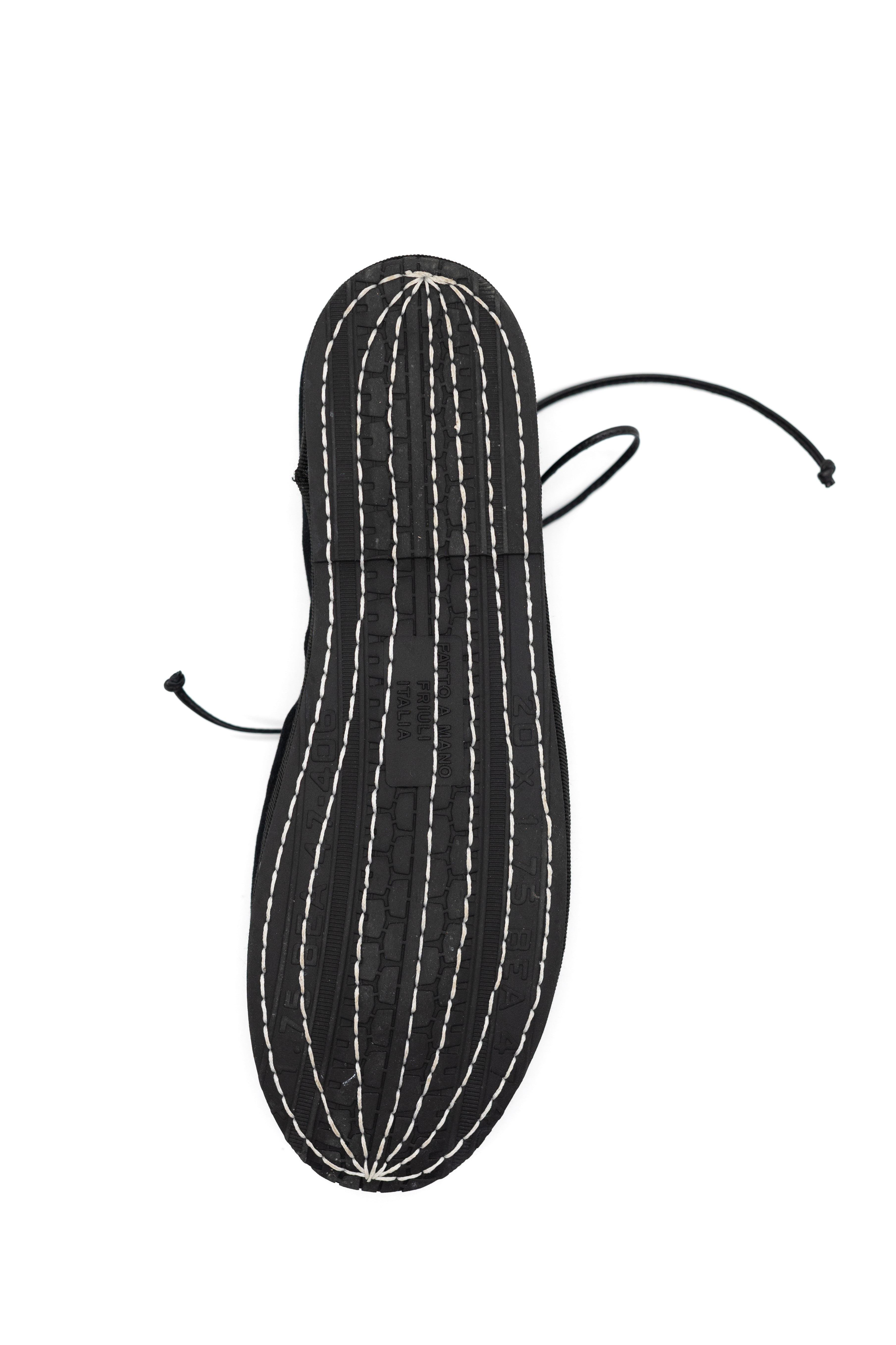 Handcrafted Gondolina Mascareta Ballet Flat in black velvet, featuring authentic Venetian design, Sole detail