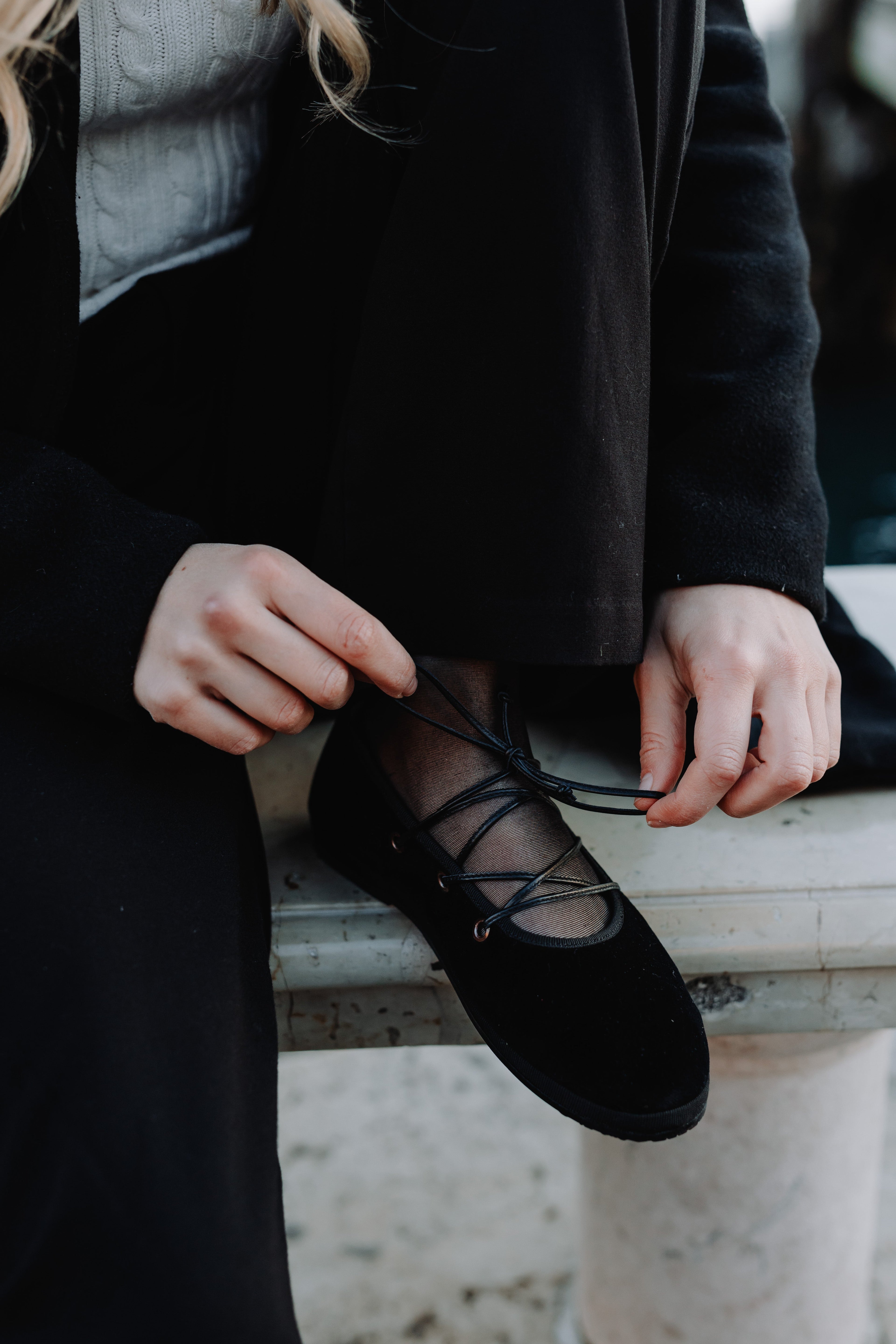 Handcrafted Gondolina Mascareta Ballet Flat in black velvet, featuring authentic Venetian design, details