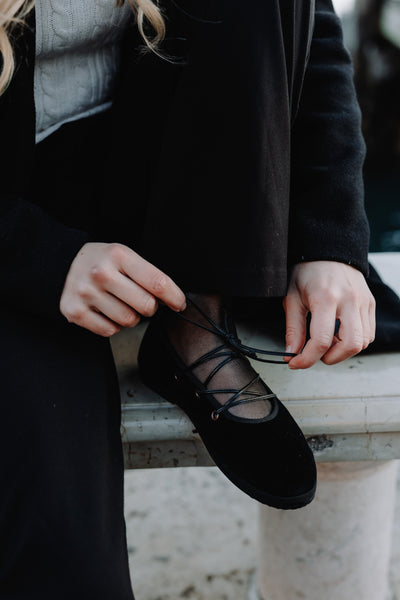 Handcrafted Gondolina Mascareta Ballet Flat in black velvet, featuring authentic Venetian design, details