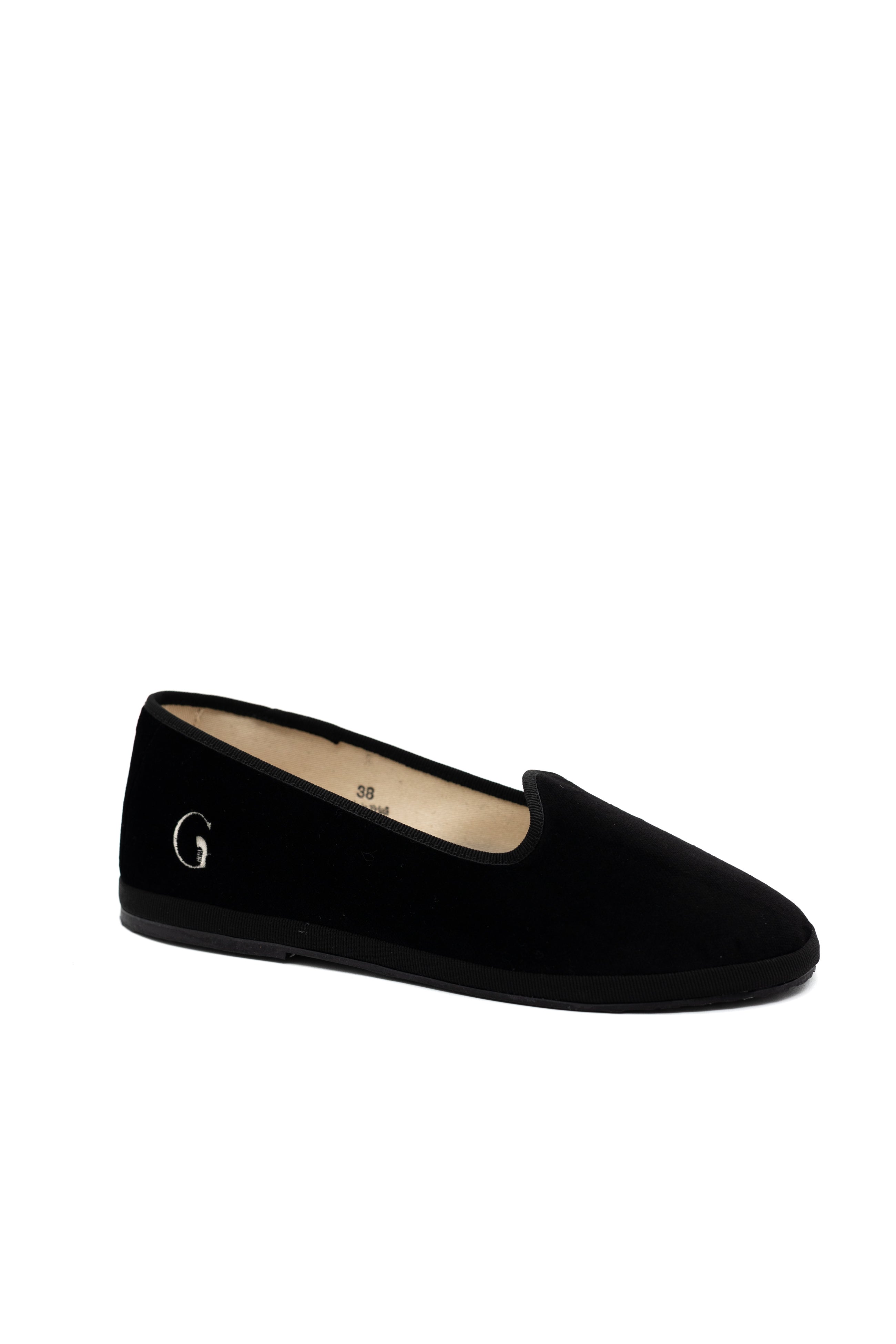 Handcrafted Gondolina Pellestrina flats for women in black velvet, authentic Venetian style, side view
