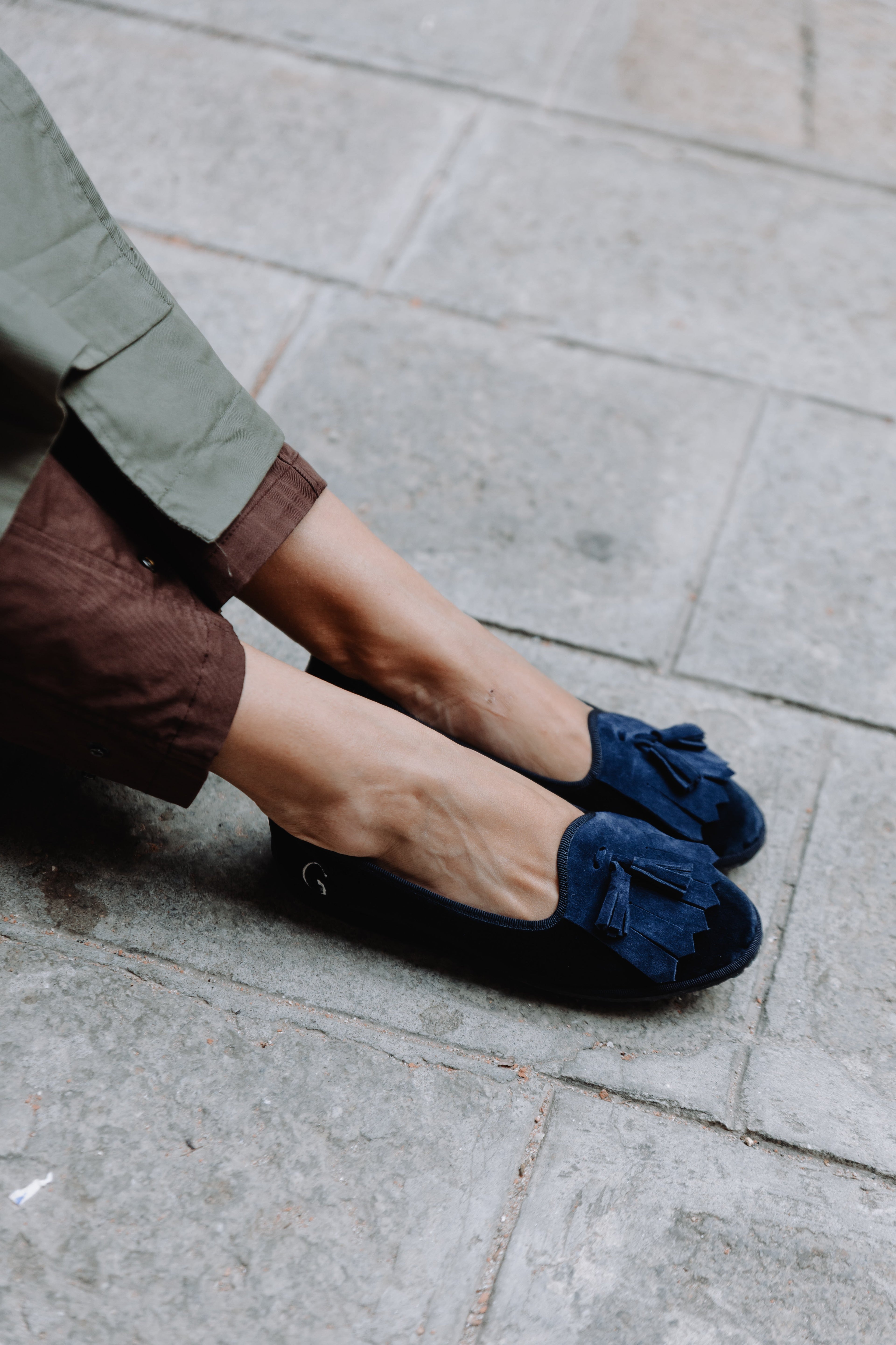 Handcrafted Gondolina Lagazuoi fringe tassel flats in blue velvet for women, featuring authentic Venetian design, detail