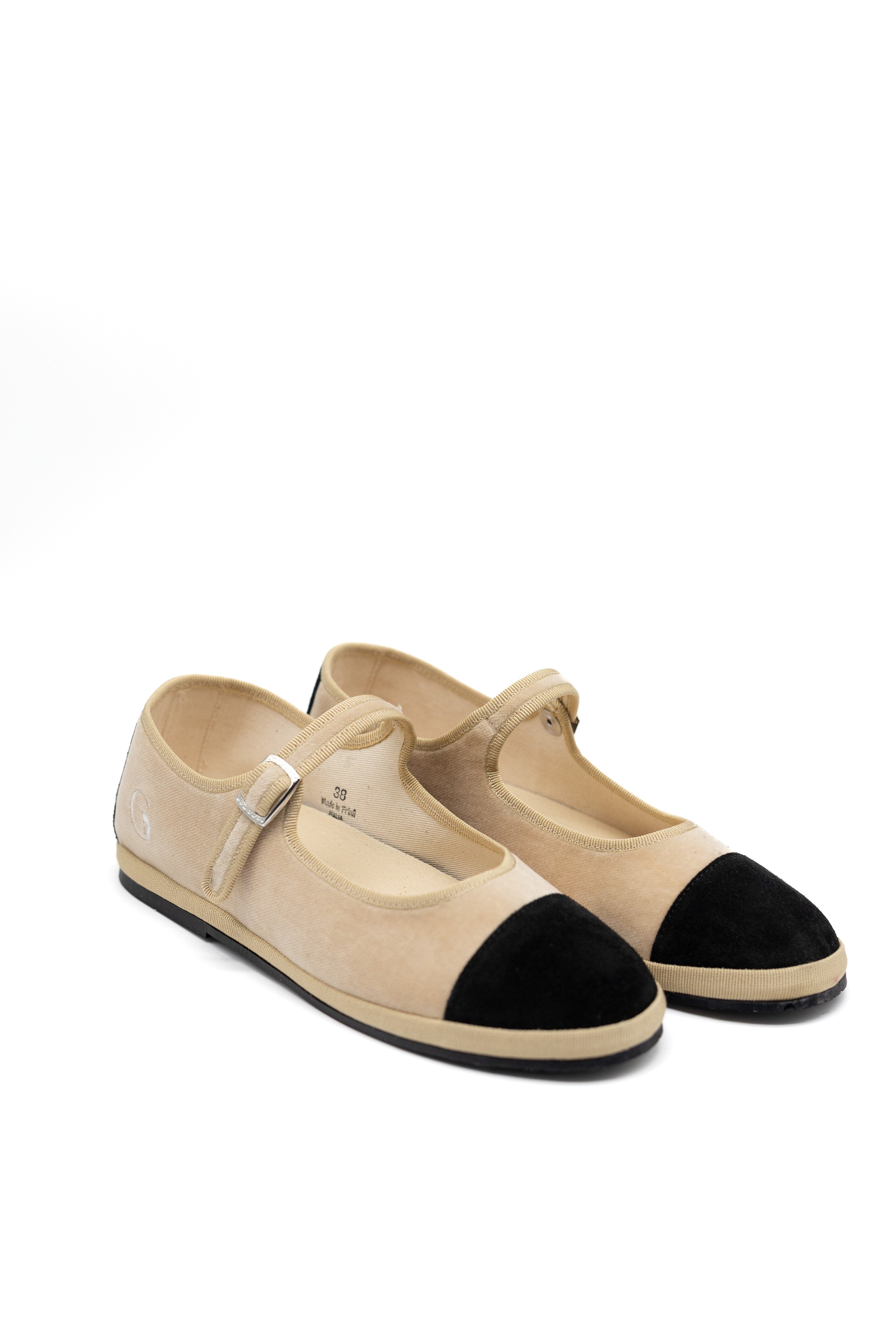 Handcrafted Gondolina Damier Mary Jane in nude velvet with toe in black suede, featuring authentic Venetian design, close-up