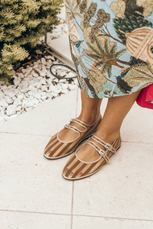 Handcrafted Gondolina Deserto in light brown stripes in mesh for women, featuring authentic Venetian design, lifestyle